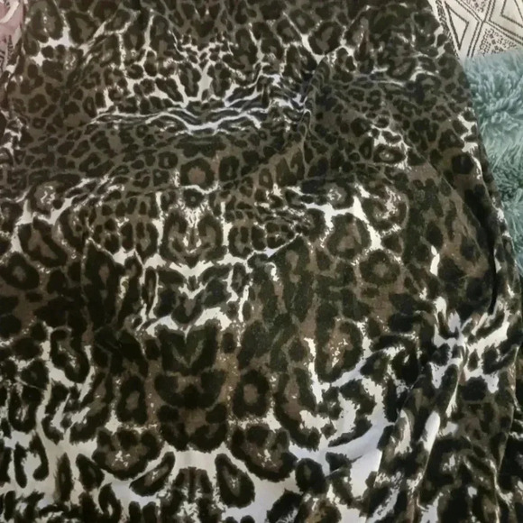 Leapard print pencil midi skirt. Brown black white. Poly spandex Size Large - Picture 2 of 5